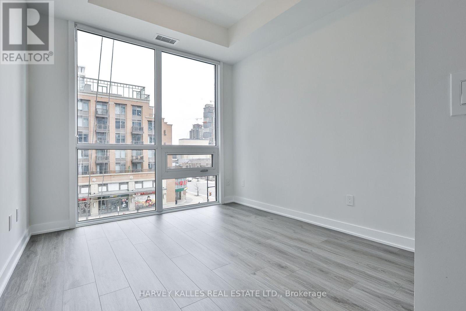 306 - 430 SQUARE ONE DRIVE