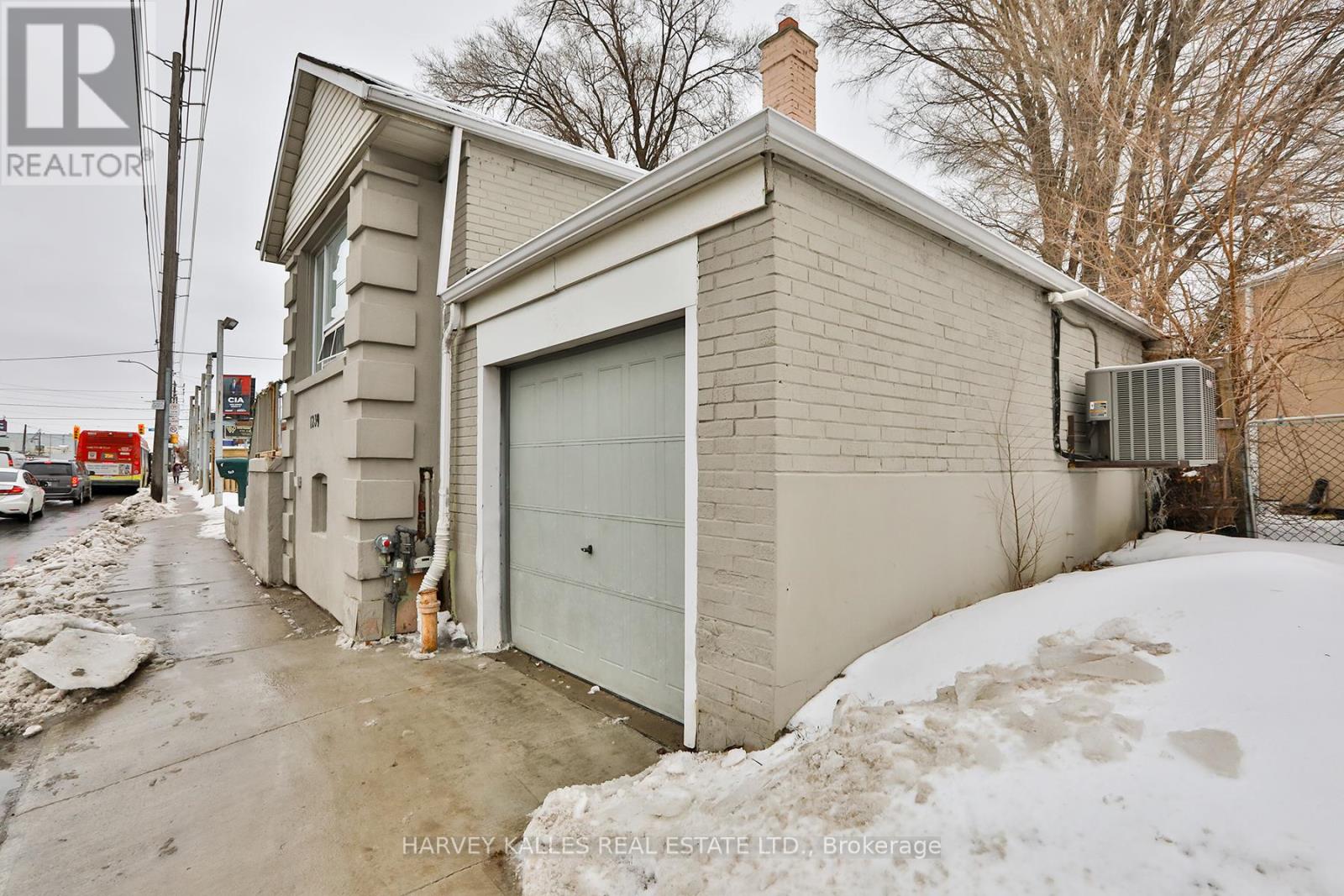 1239 JANE STREET