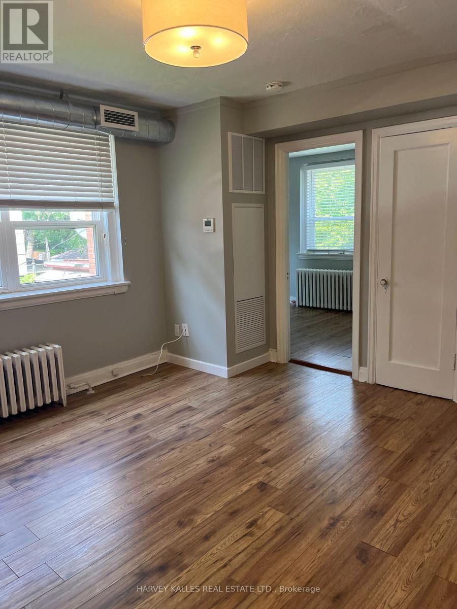 32 - 3 ELM GROVE AVENUE