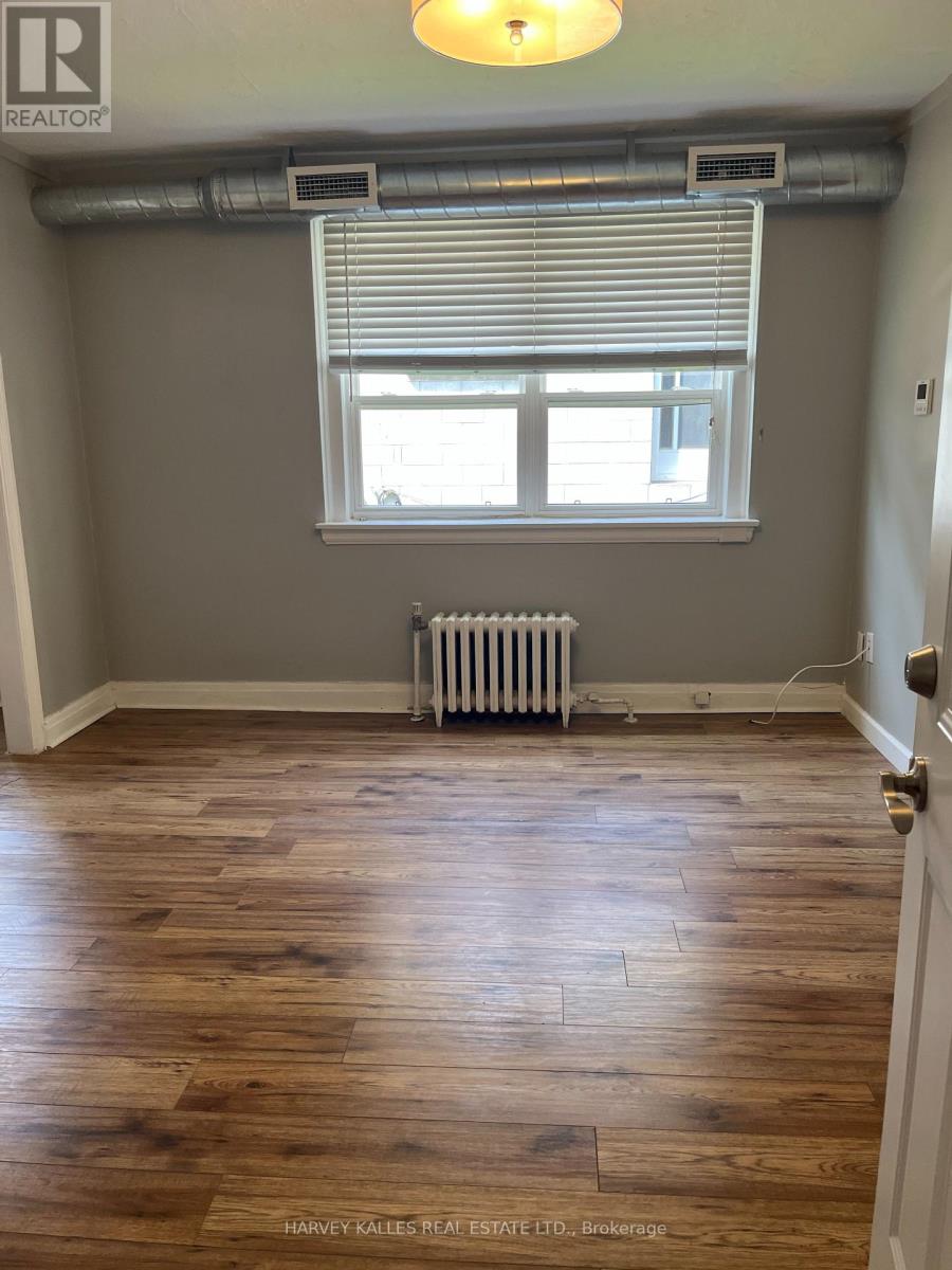 32 - 3 ELM GROVE AVENUE
