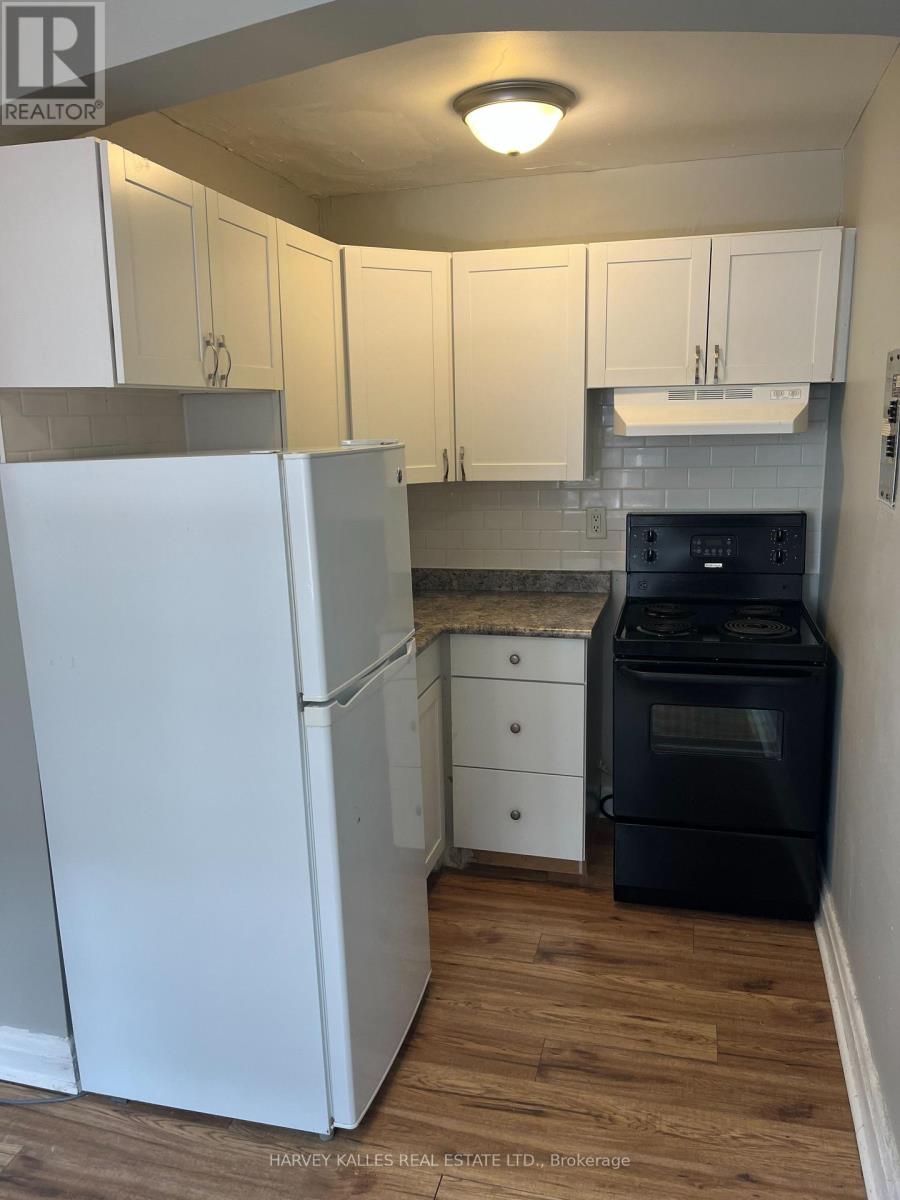 32 - 3 ELM GROVE AVENUE