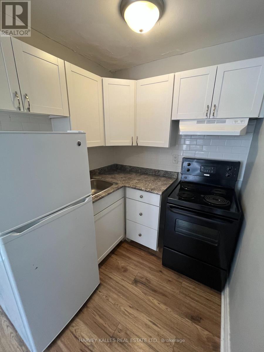 32 - 3 ELM GROVE AVENUE