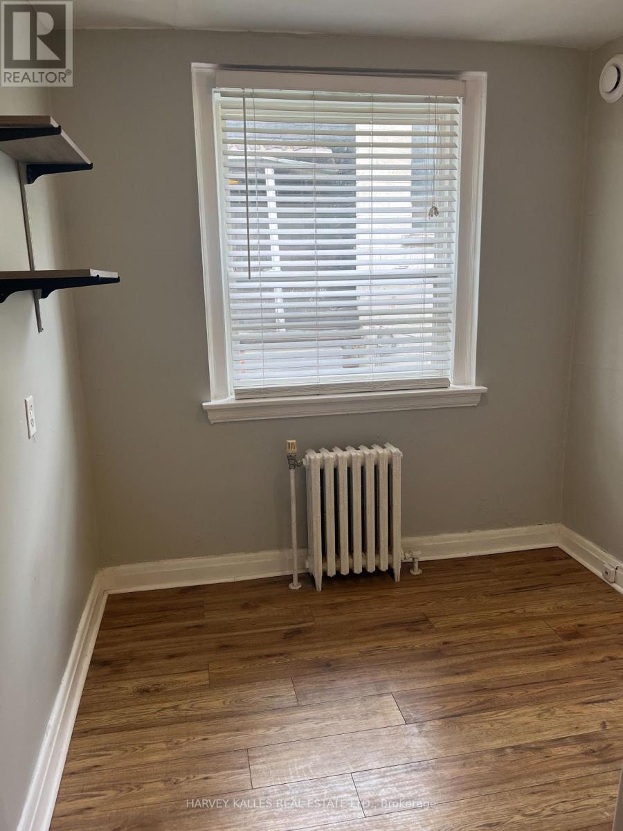 32 - 3 ELM GROVE AVENUE