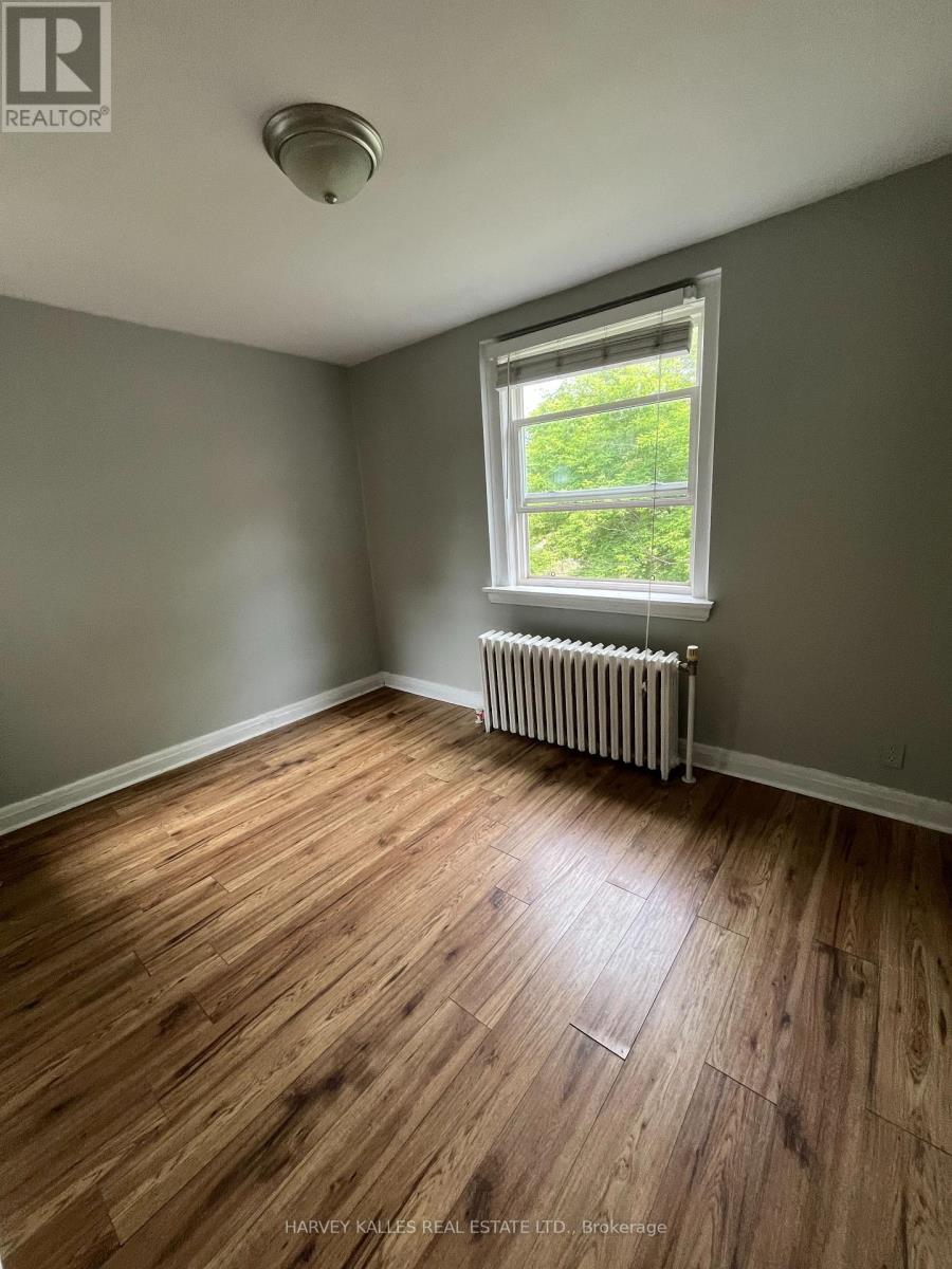 32 - 3 ELM GROVE AVENUE