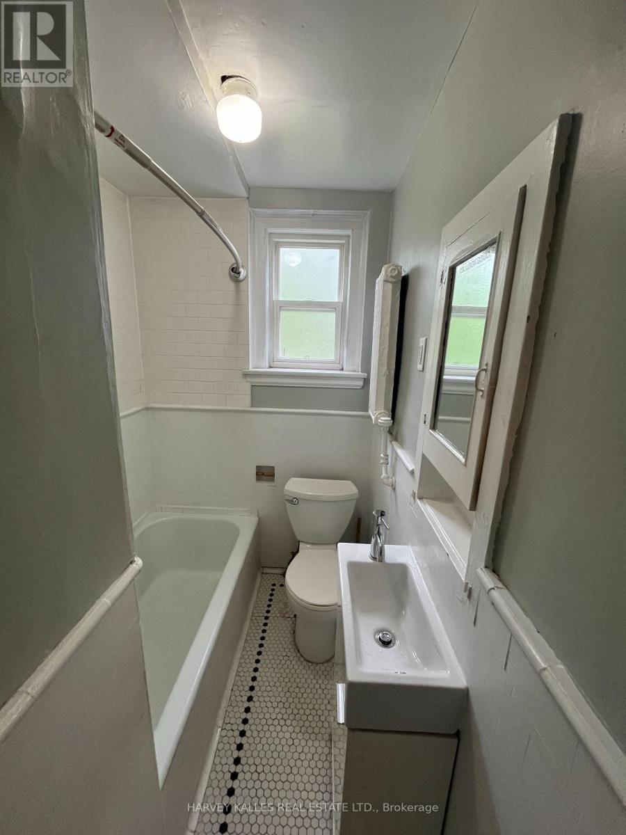 32 - 3 ELM GROVE AVENUE