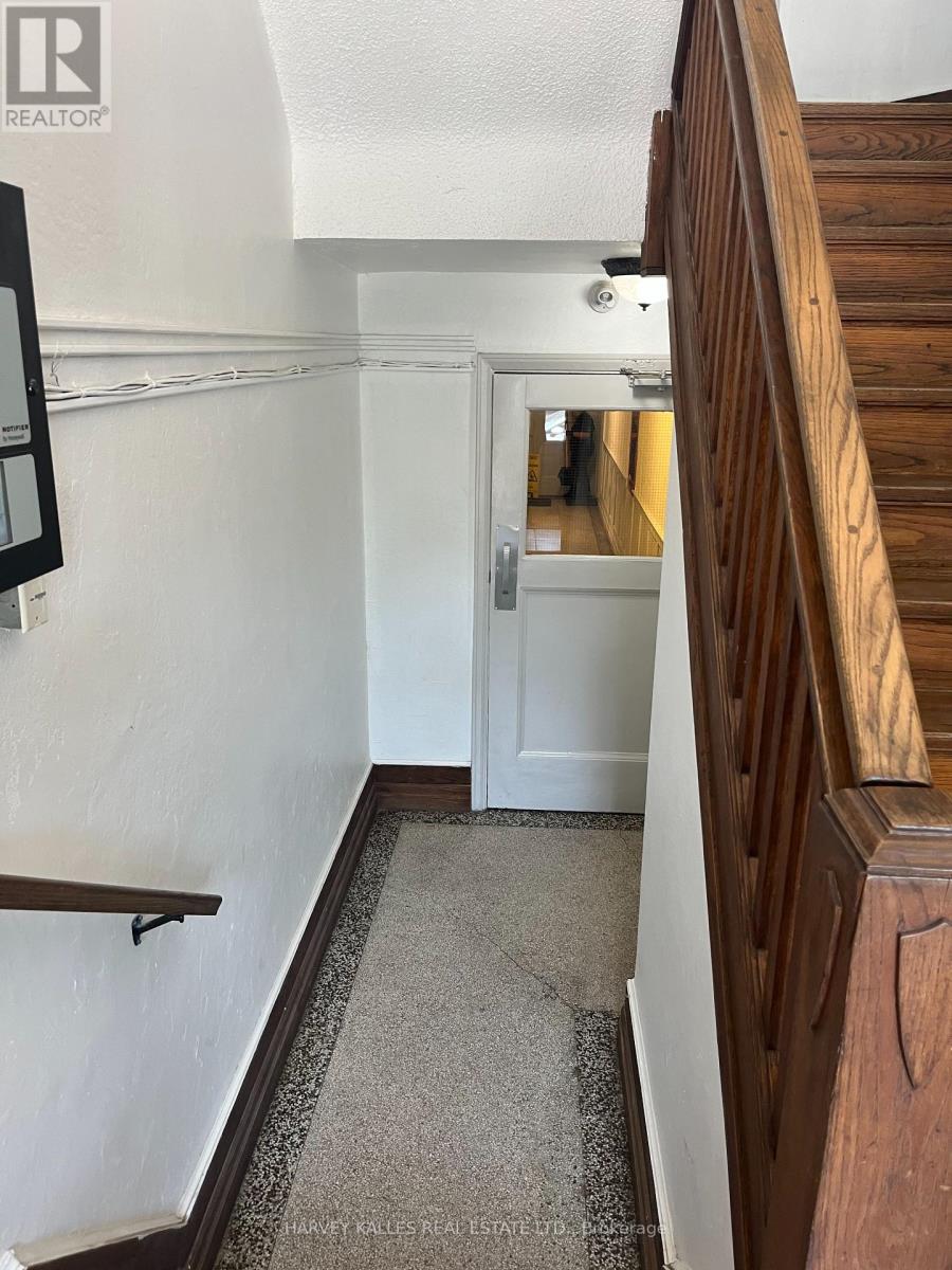 32 - 3 ELM GROVE AVENUE