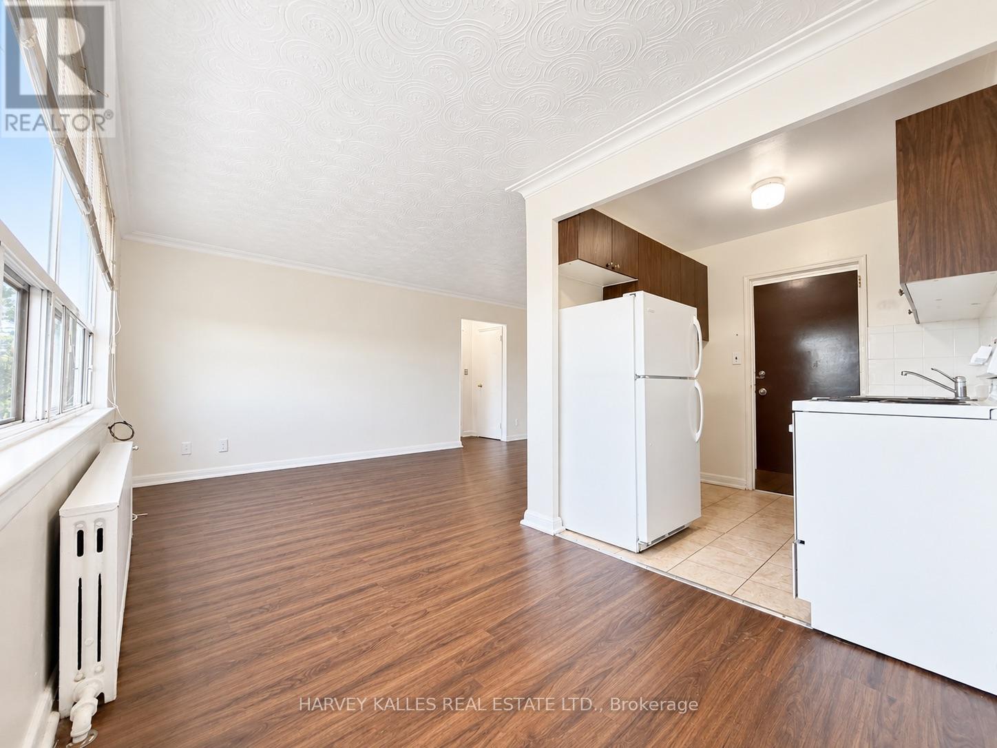 402 - 1490 EGLINTON AVENUE W