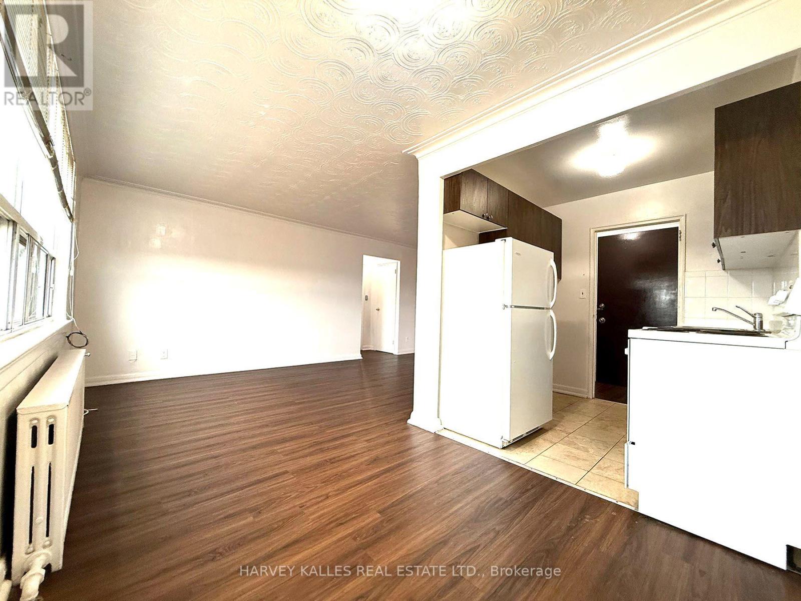 402 - 1490 EGLINTON AVENUE W