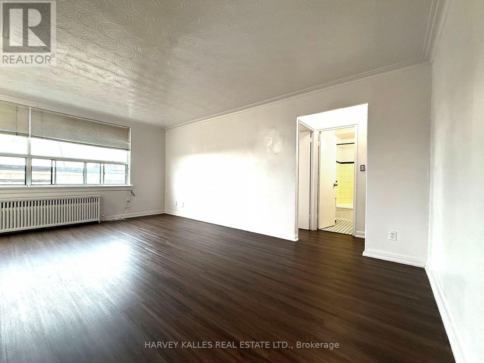 402 - 1490 EGLINTON AVENUE W