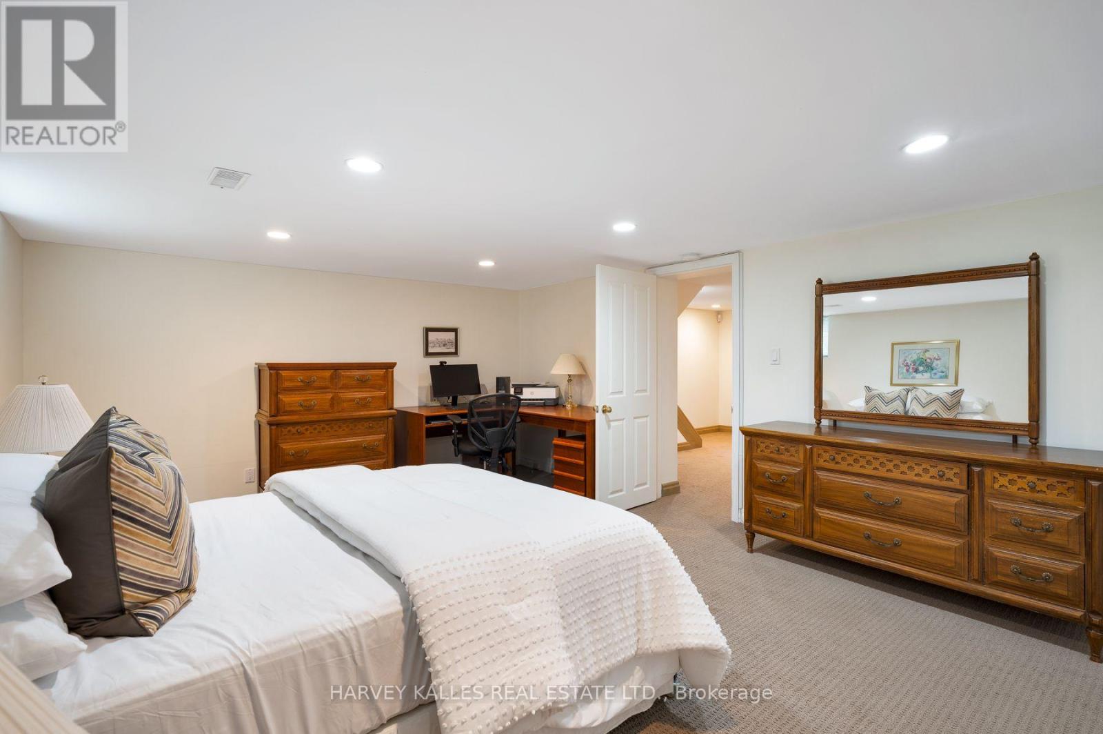 4 ATHLONE DRIVE