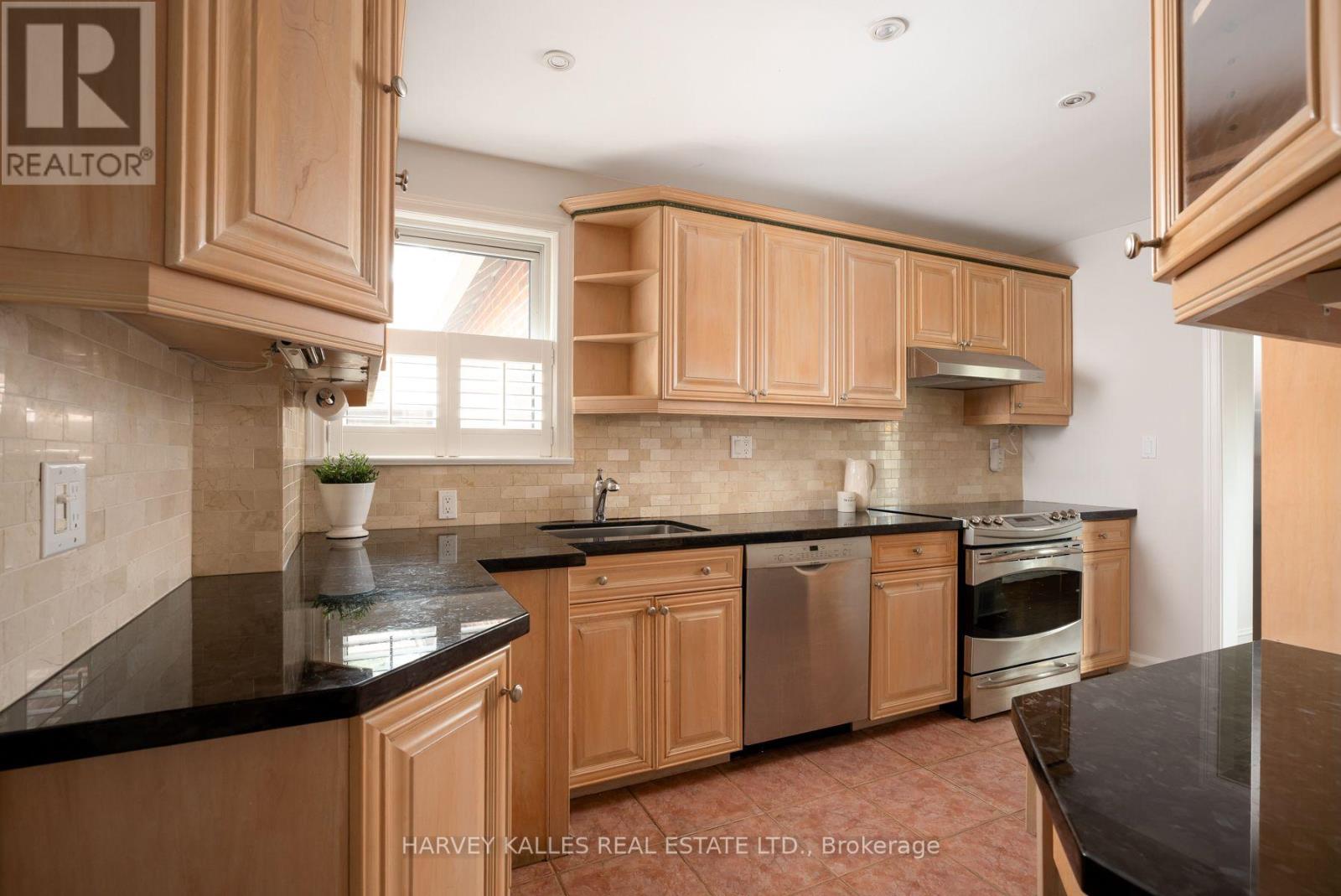 4 ATHLONE DRIVE