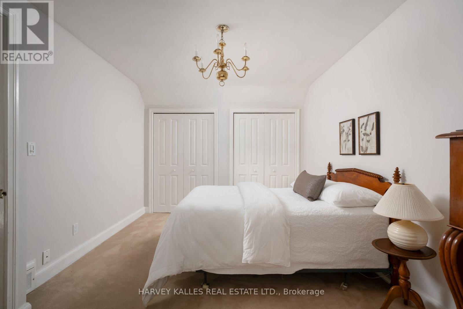 4 ATHLONE DRIVE