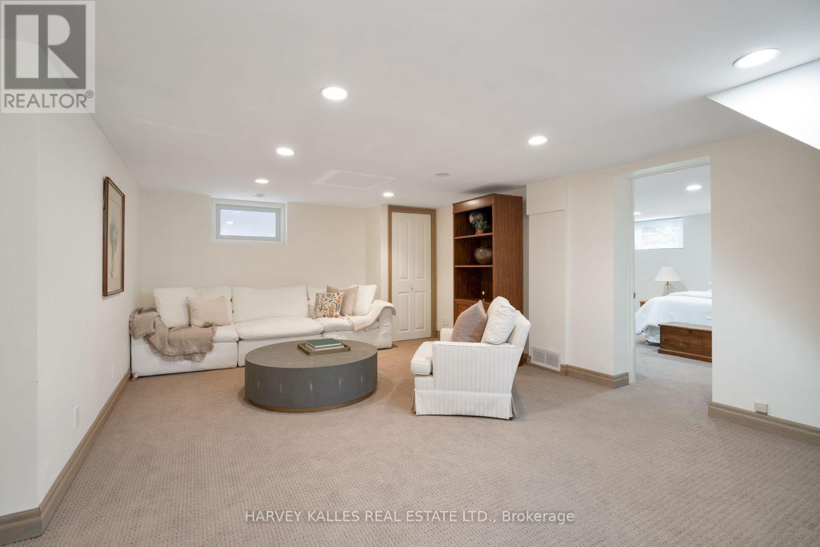 4 ATHLONE DRIVE