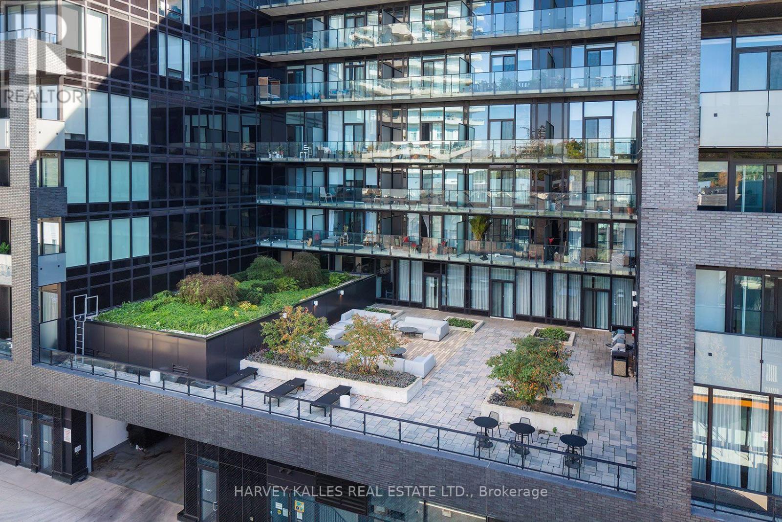412 - 4208 DUNDAS STREET W