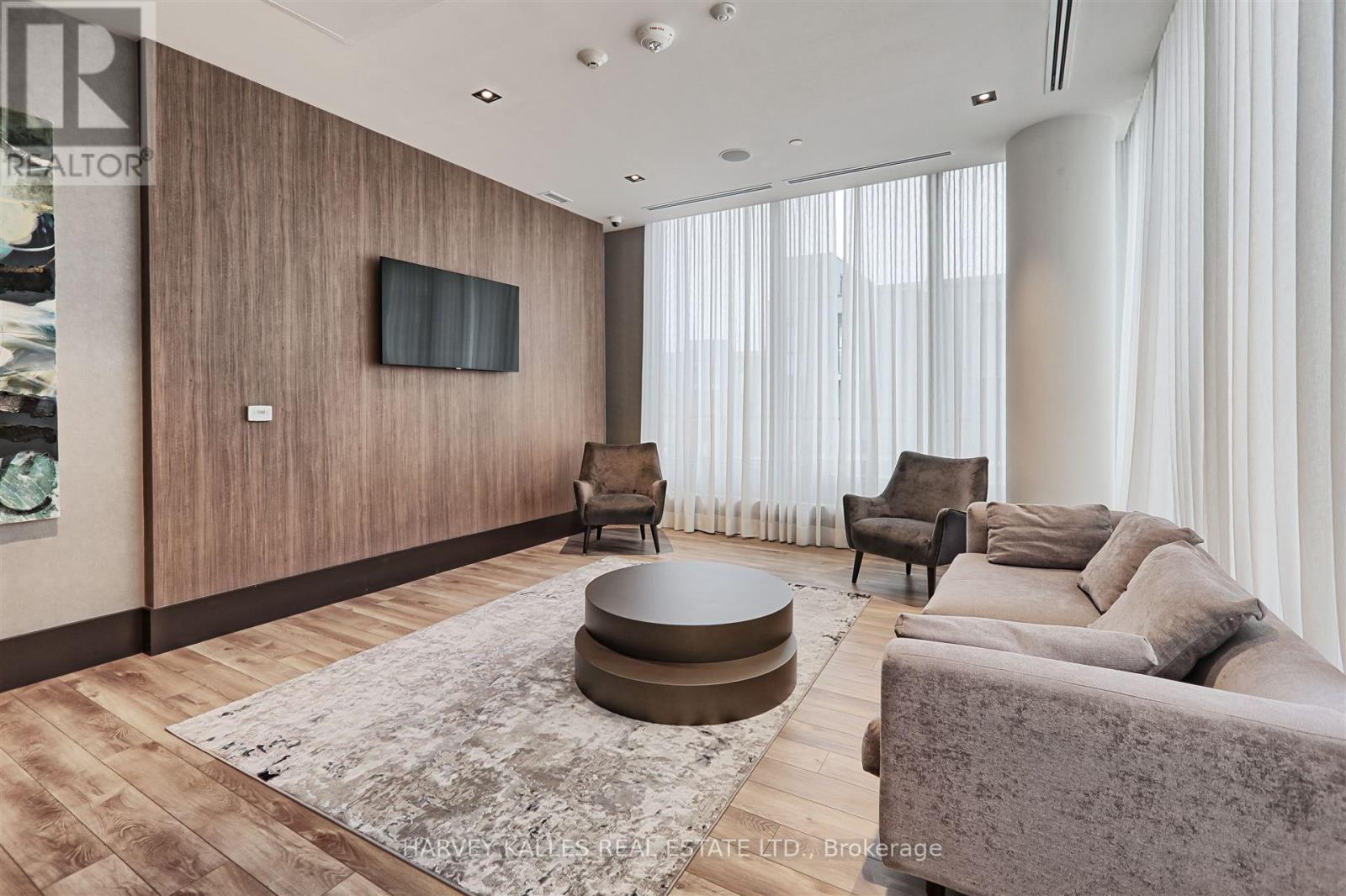 412 - 4208 DUNDAS STREET W