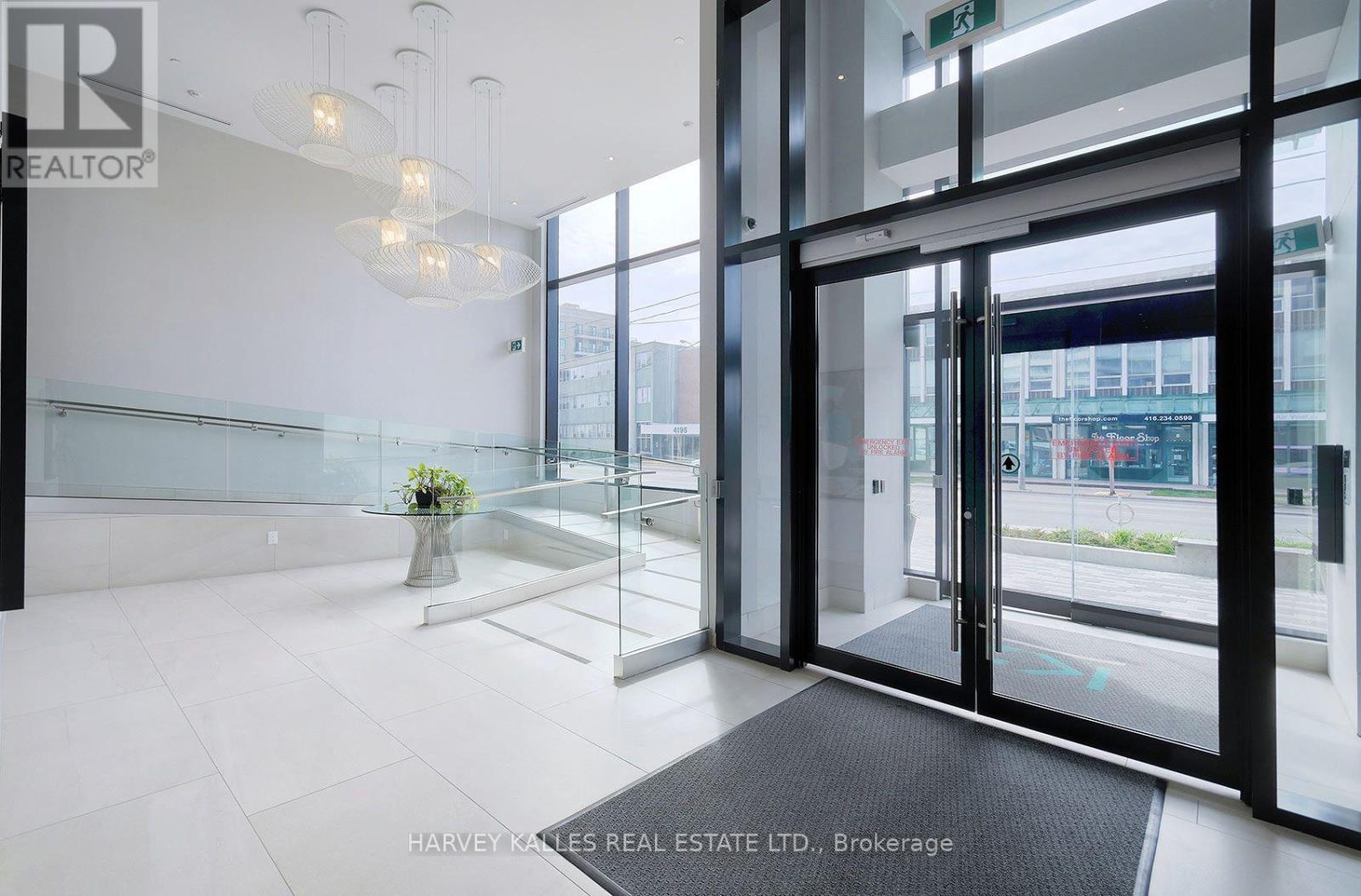 412 - 4208 DUNDAS STREET W