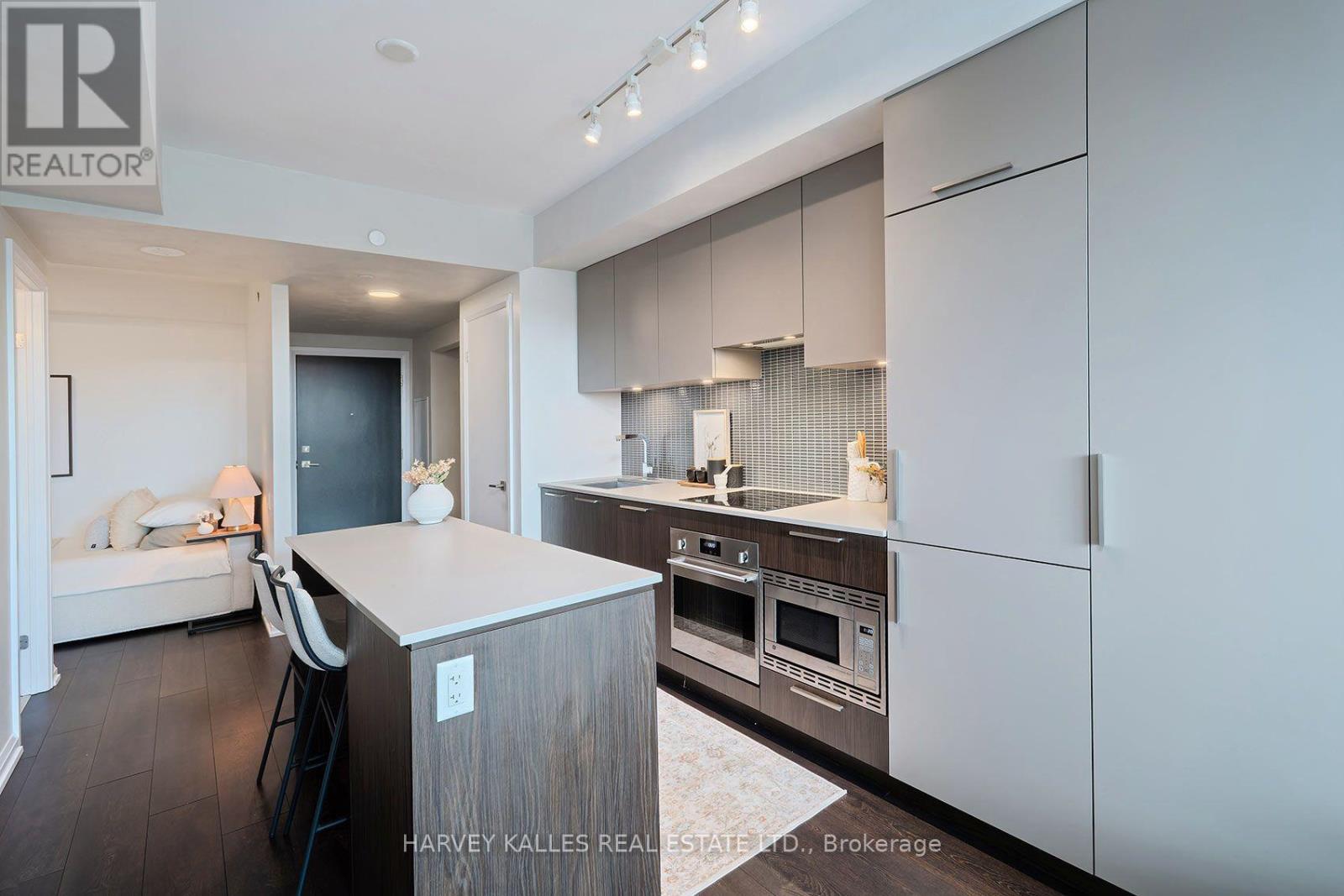 412 - 4208 DUNDAS STREET W