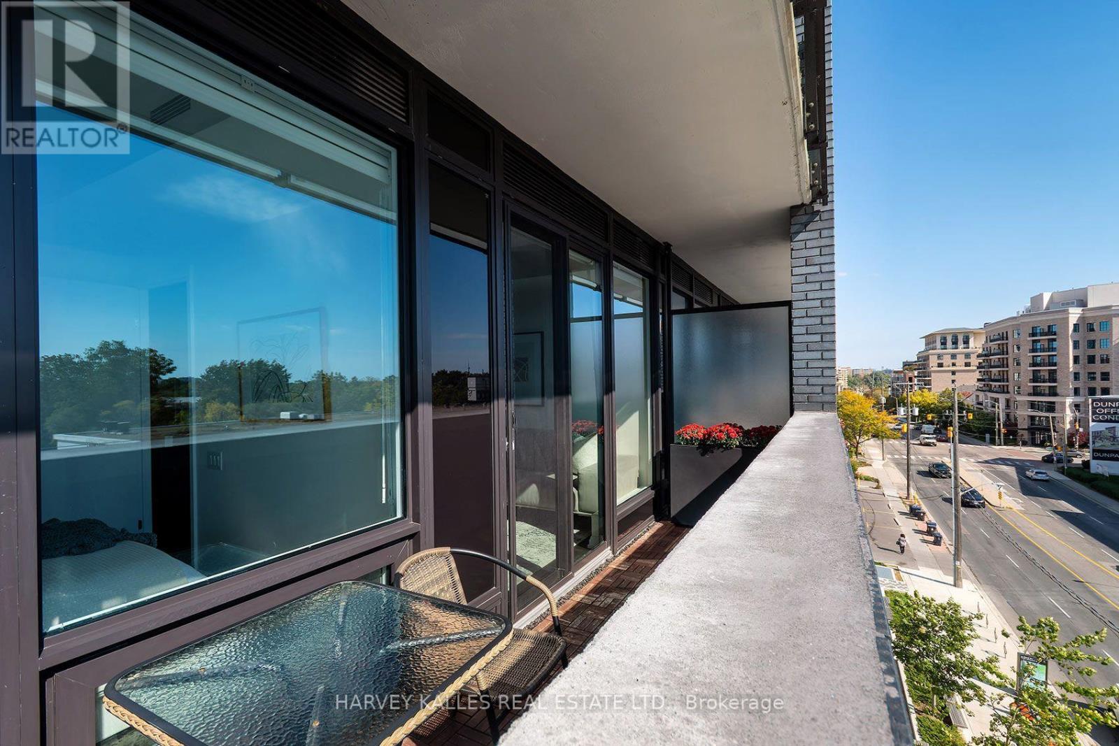 412 - 4208 DUNDAS STREET W
