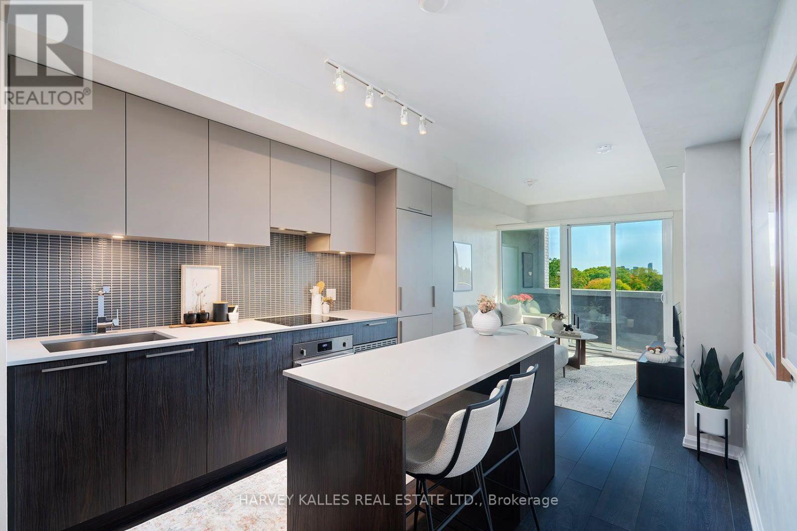 412 - 4208 DUNDAS STREET W