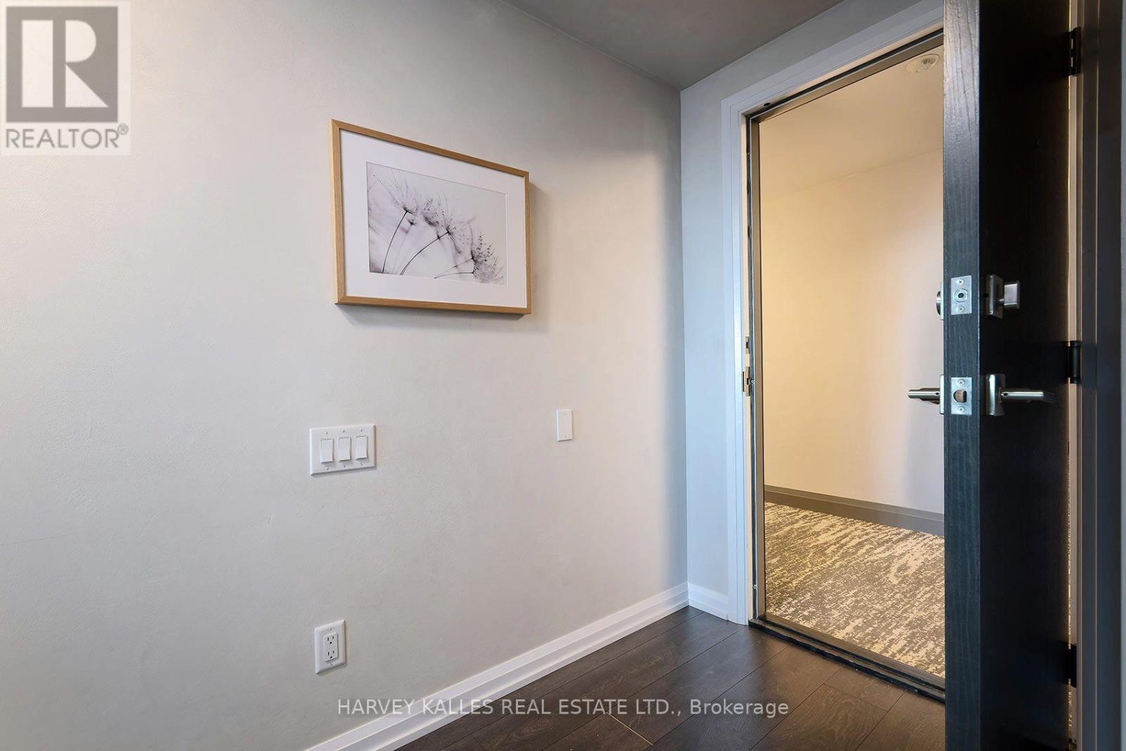 412 - 4208 DUNDAS STREET W