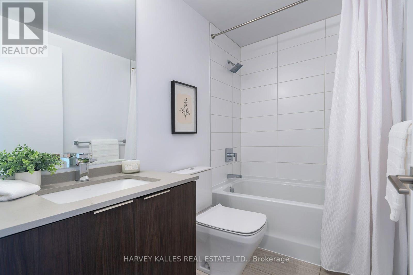 412 - 4208 DUNDAS STREET W