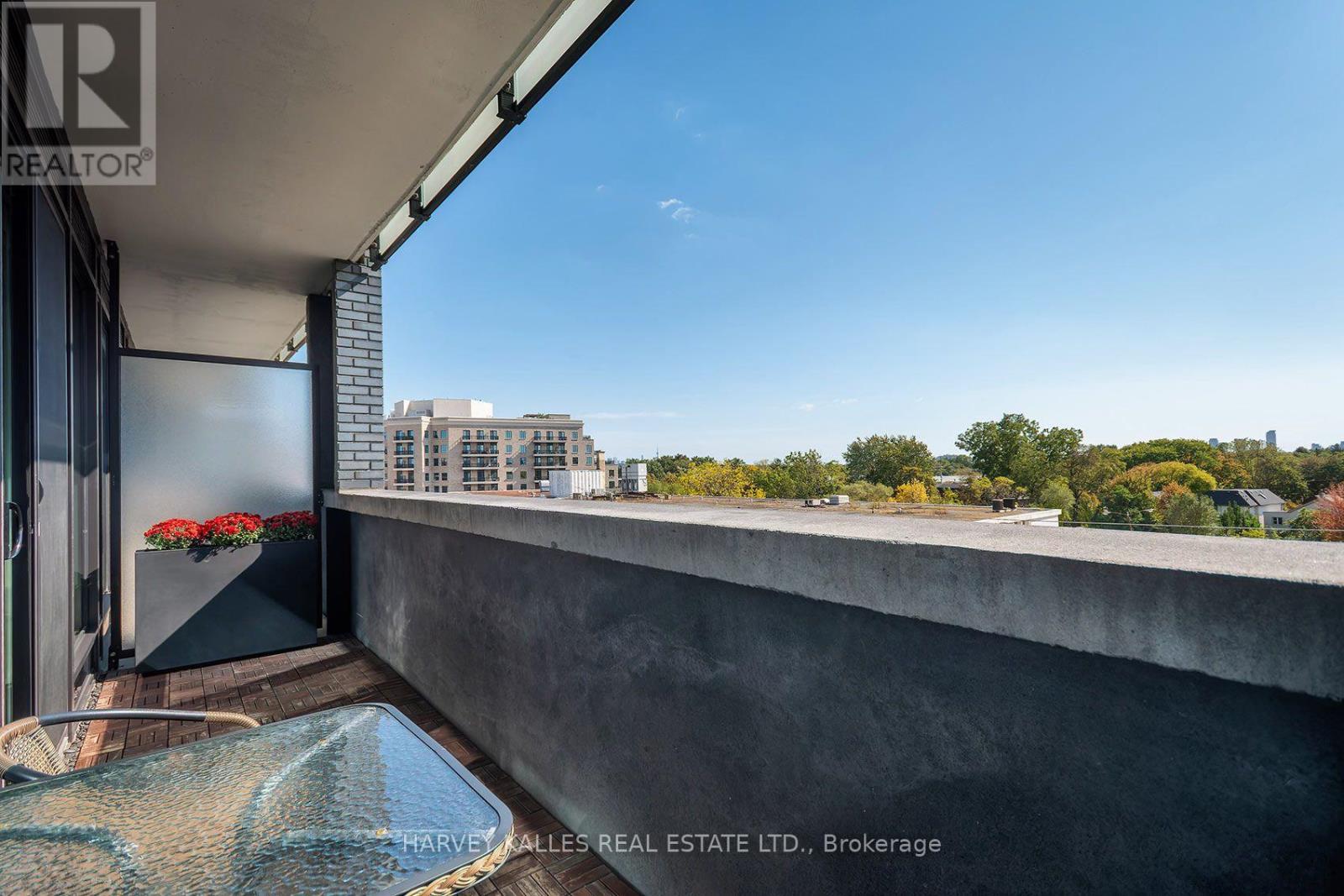 412 - 4208 DUNDAS STREET W