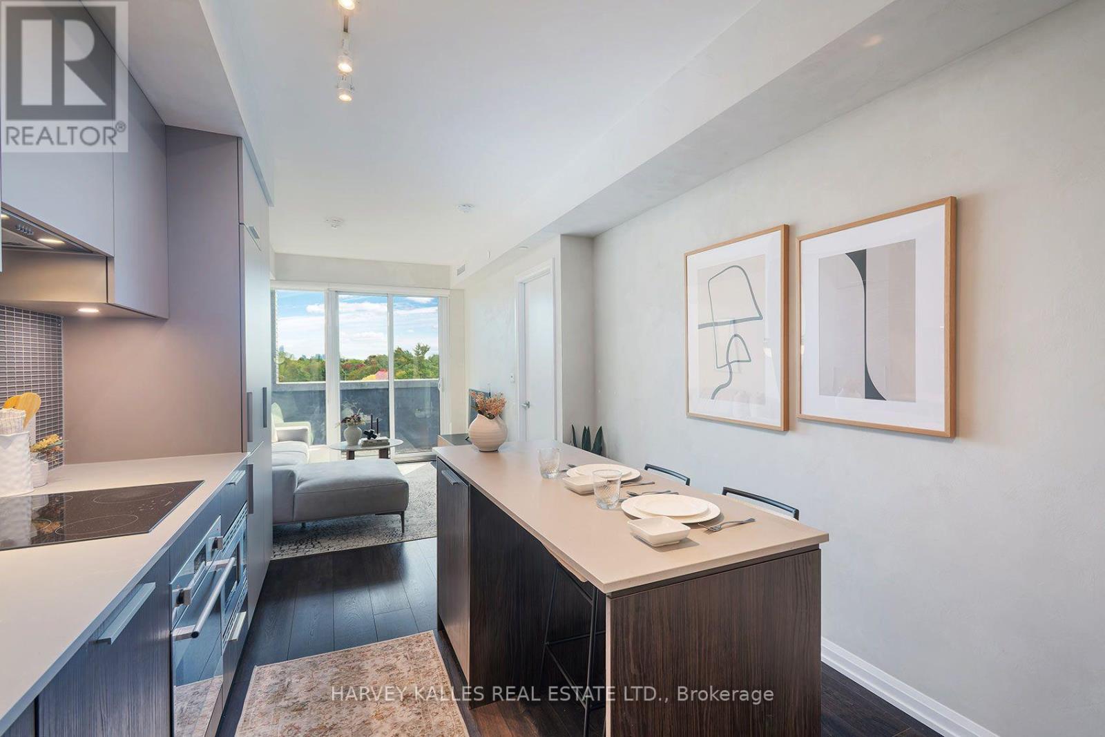 412 - 4208 DUNDAS STREET W