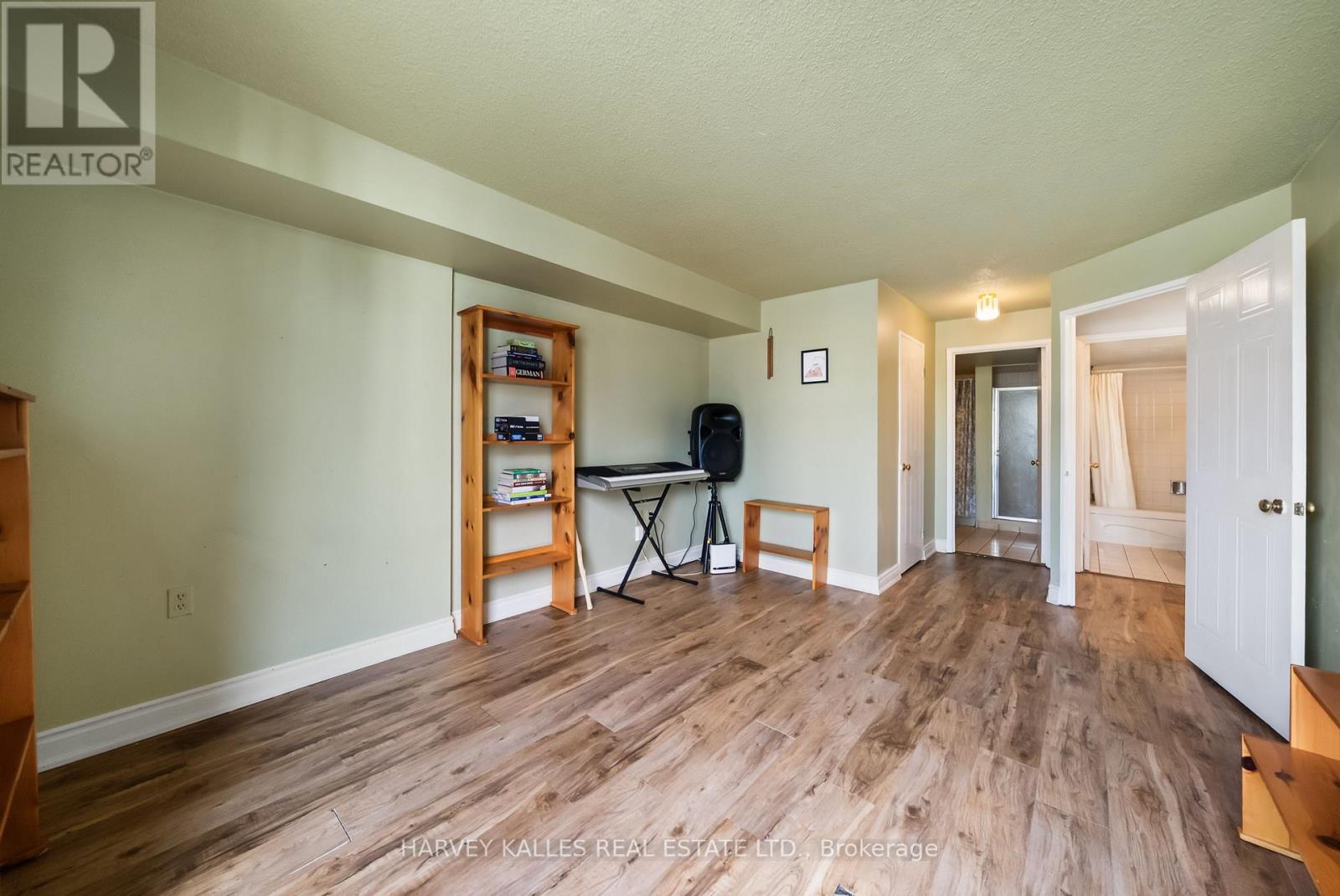 505 - 25 FAIRVIEW ROAD