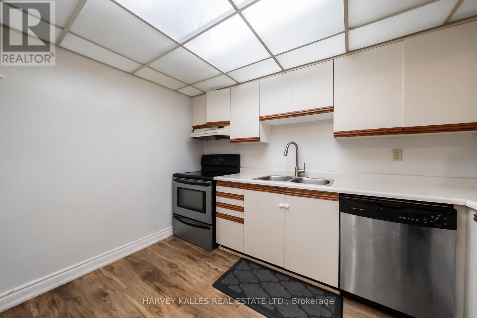 505 - 25 FAIRVIEW ROAD