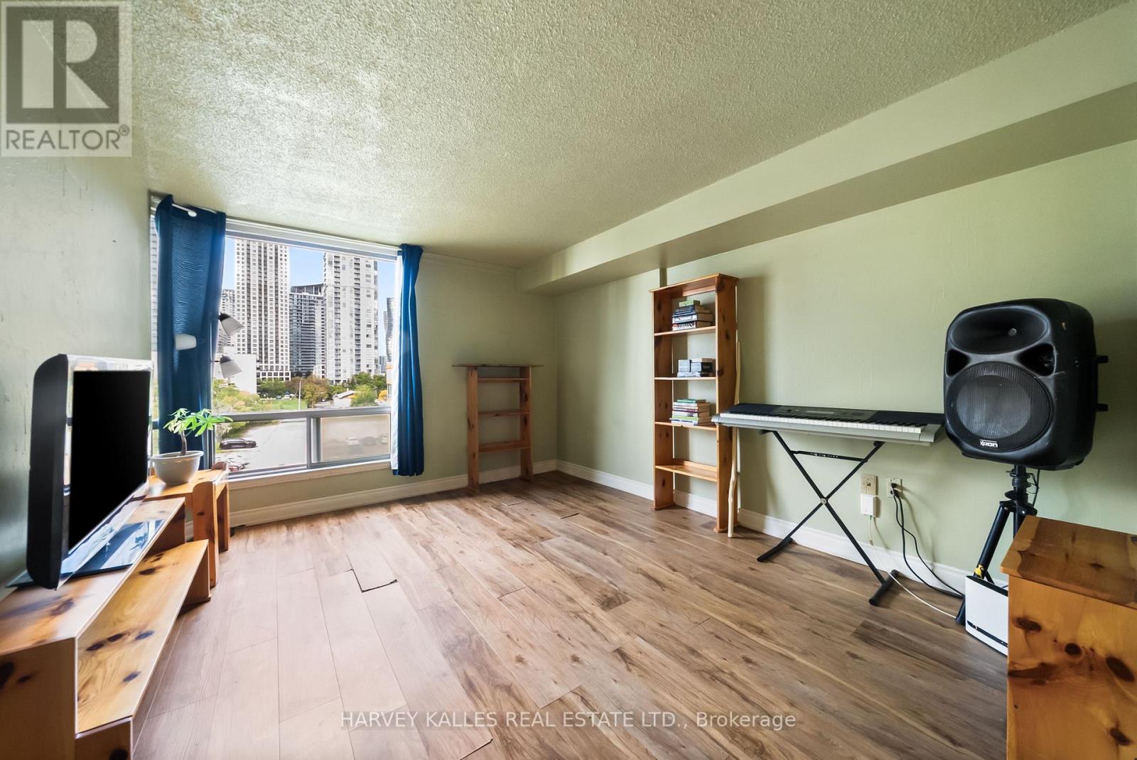 505 - 25 FAIRVIEW ROAD