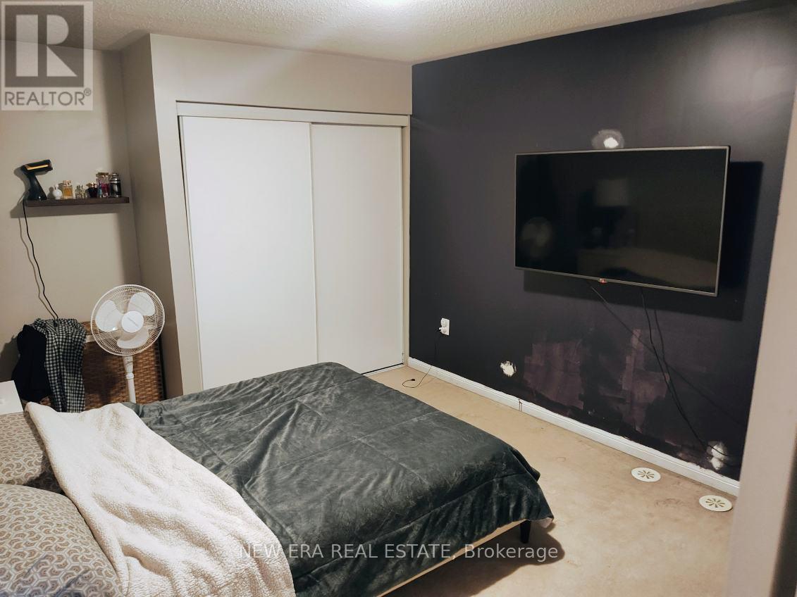 225 SCHREYER CRESCENT