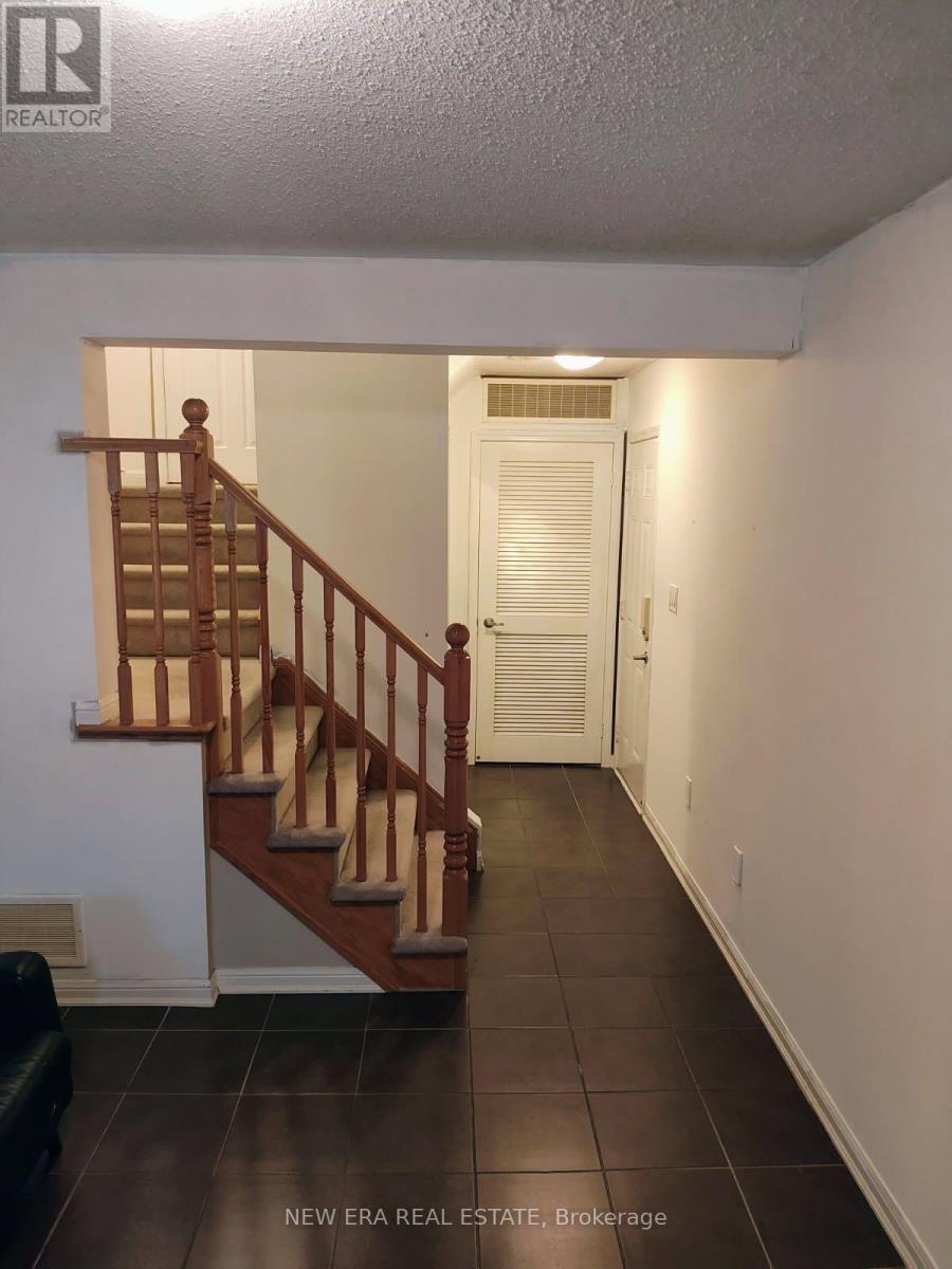 225 SCHREYER CRESCENT