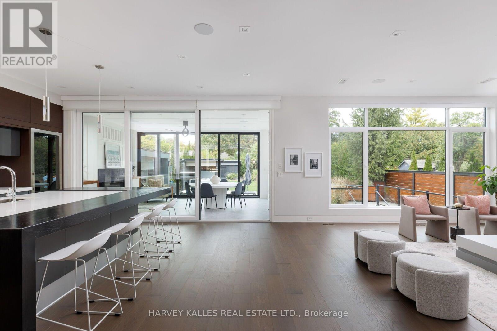 16 GRAYSTONE GARDENS