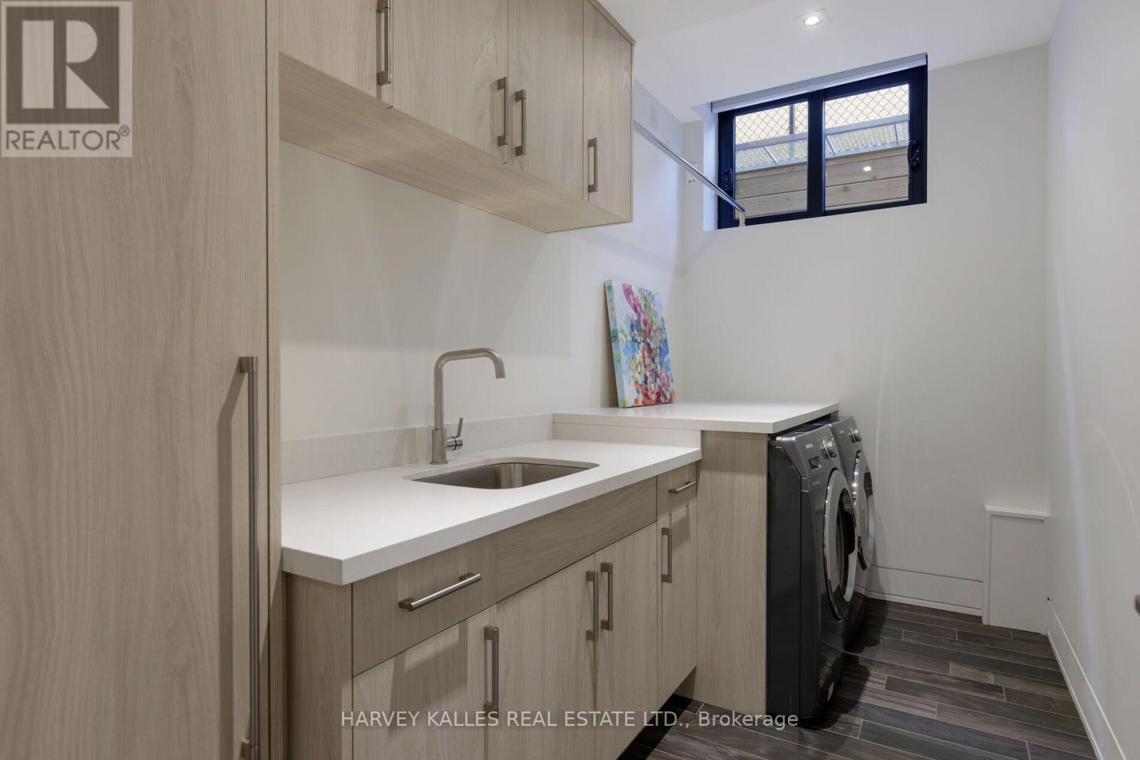 16 GRAYSTONE GARDENS