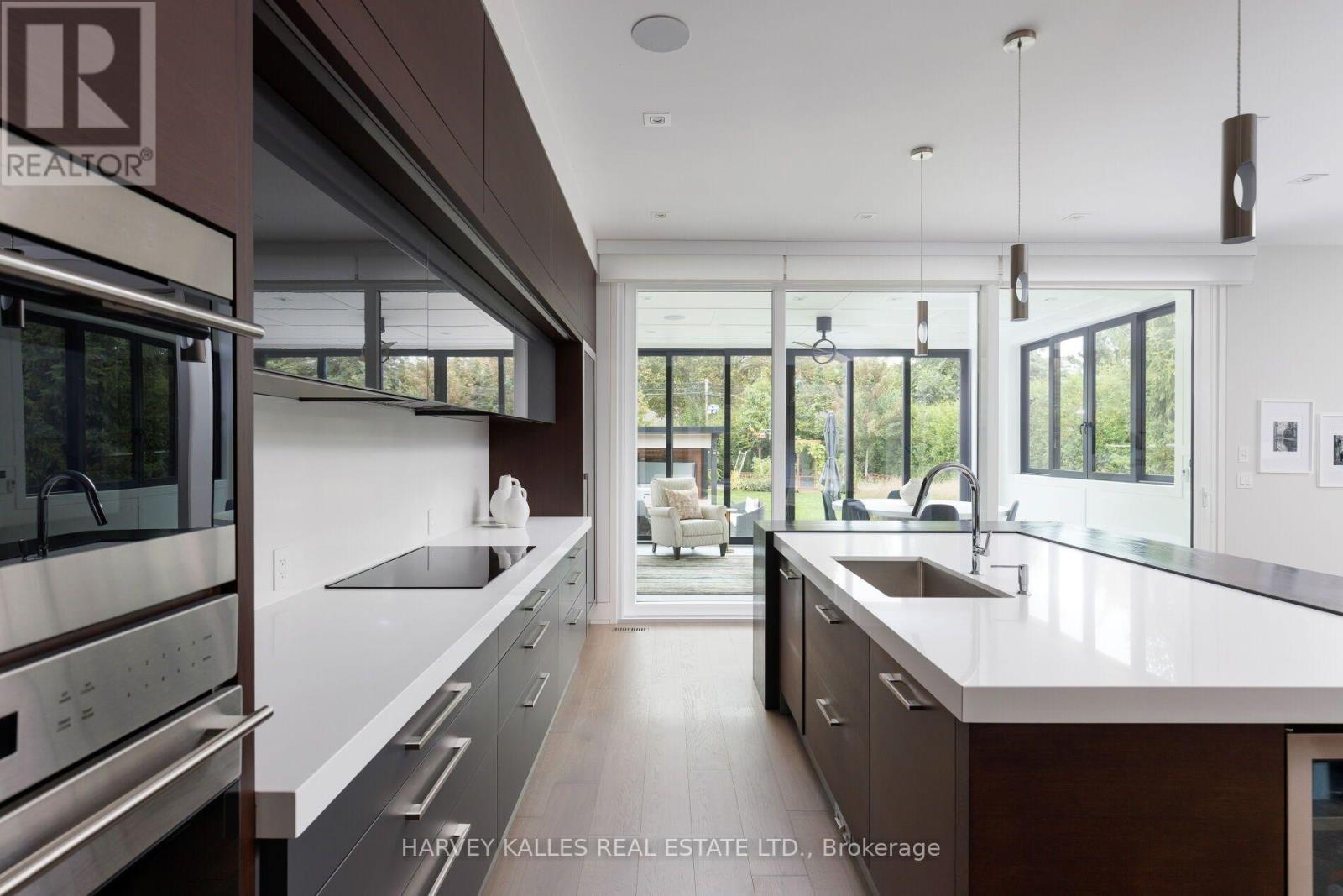 16 GRAYSTONE GARDENS
