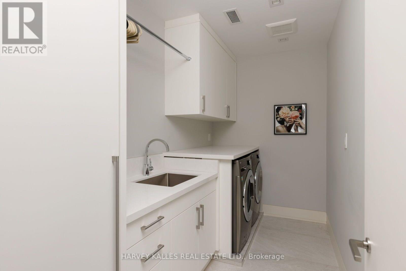16 GRAYSTONE GARDENS