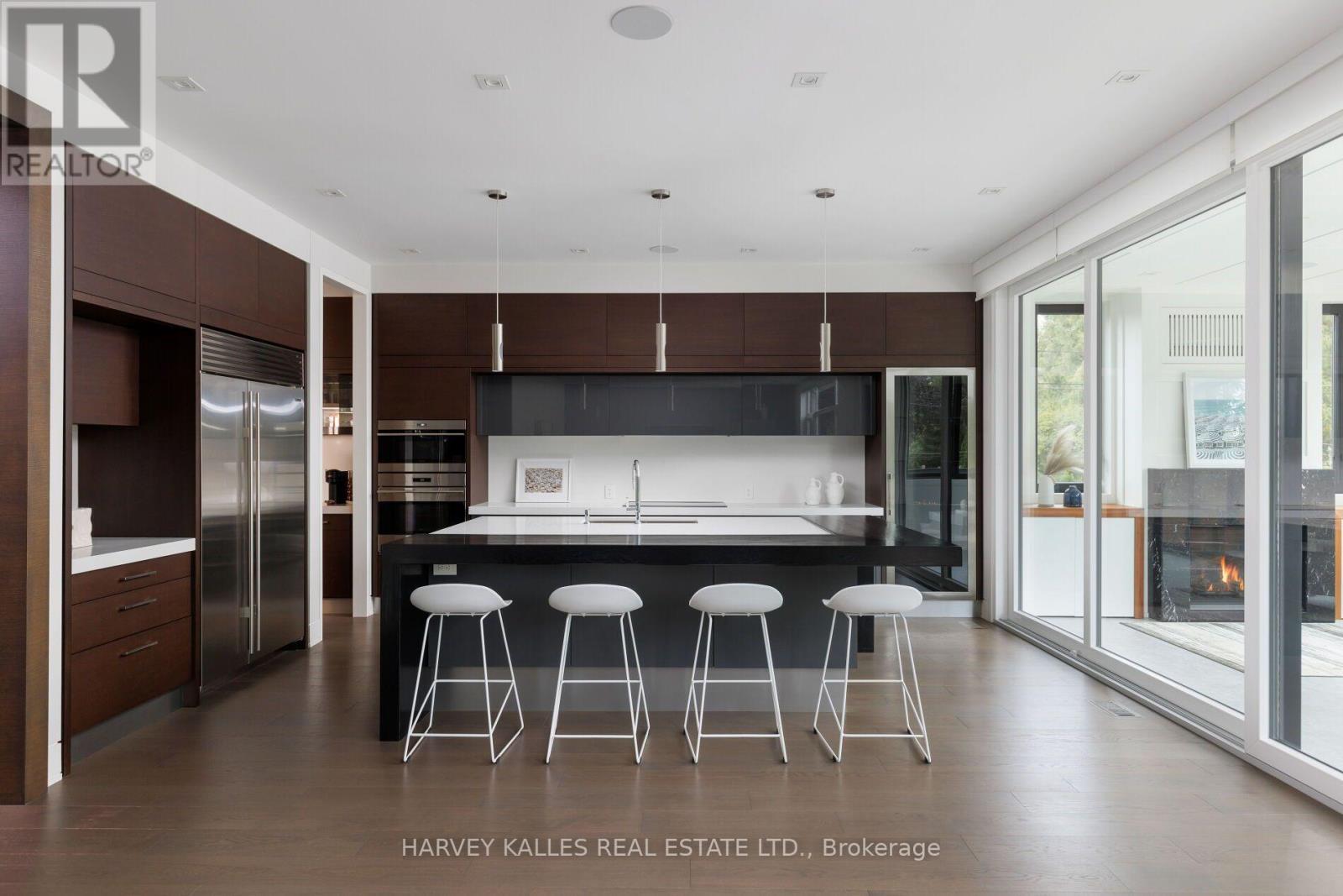 16 GRAYSTONE GARDENS