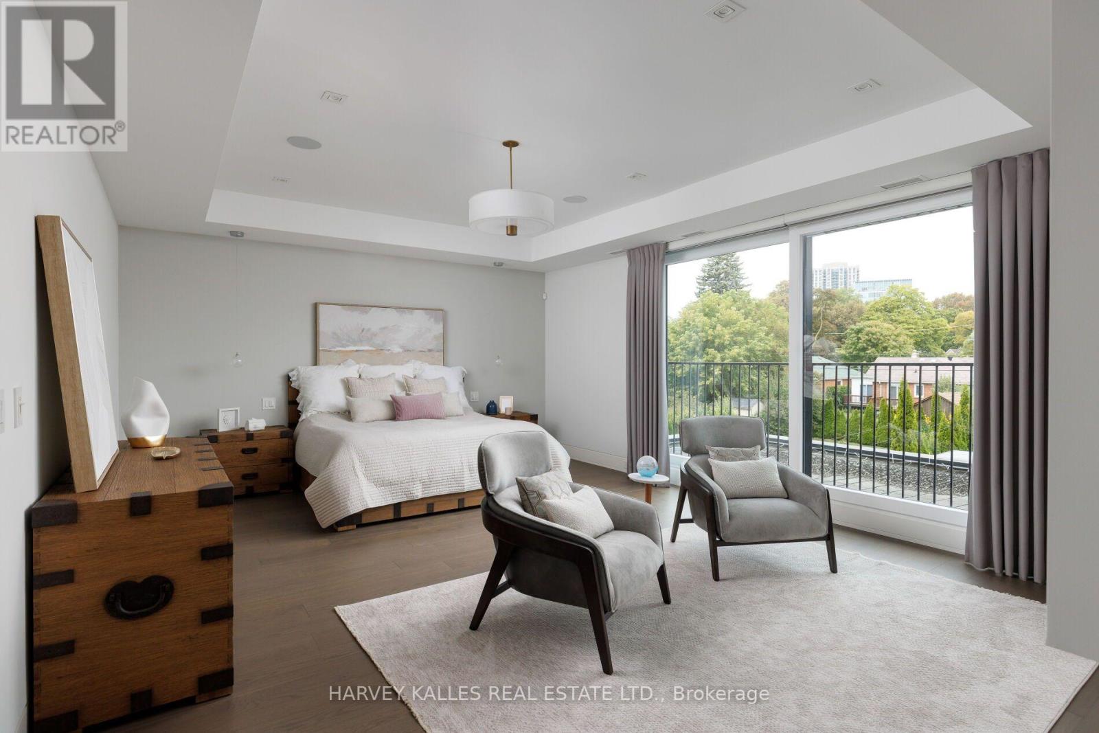 16 GRAYSTONE GARDENS