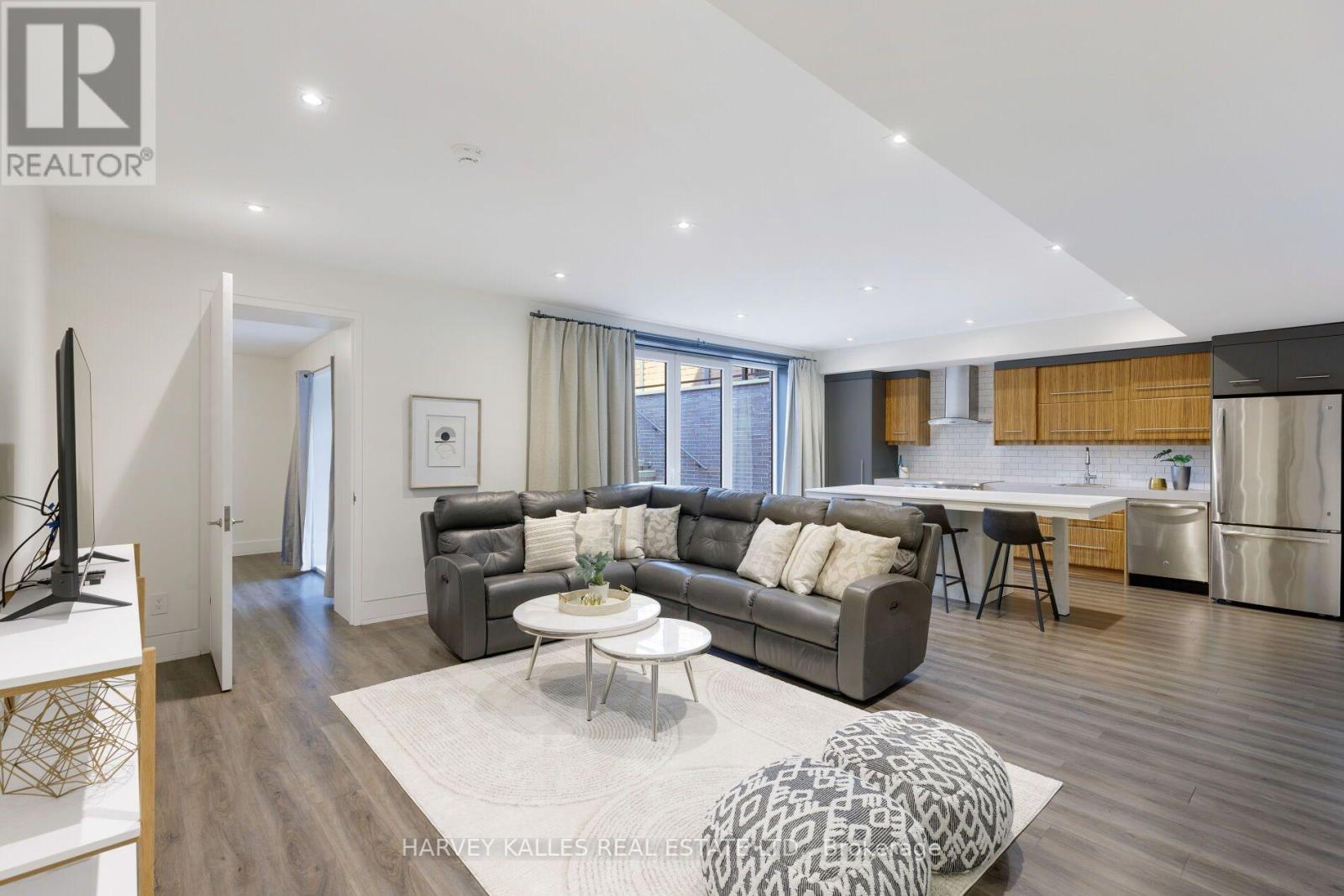 16 GRAYSTONE GARDENS