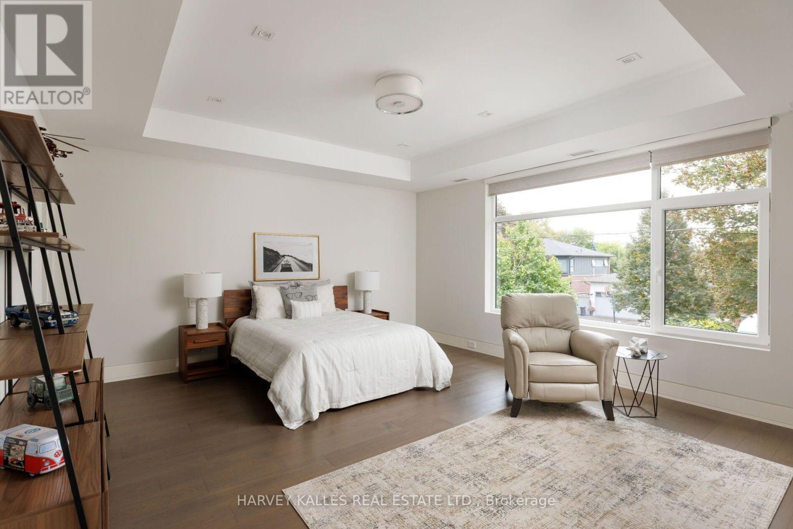 16 GRAYSTONE GARDENS