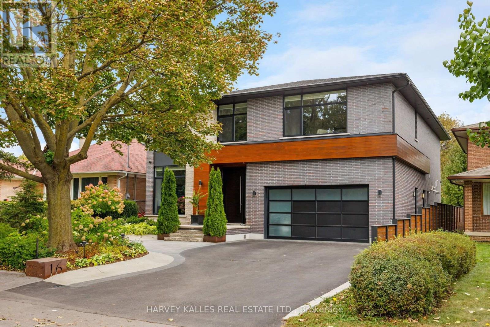 16 GRAYSTONE GARDENS