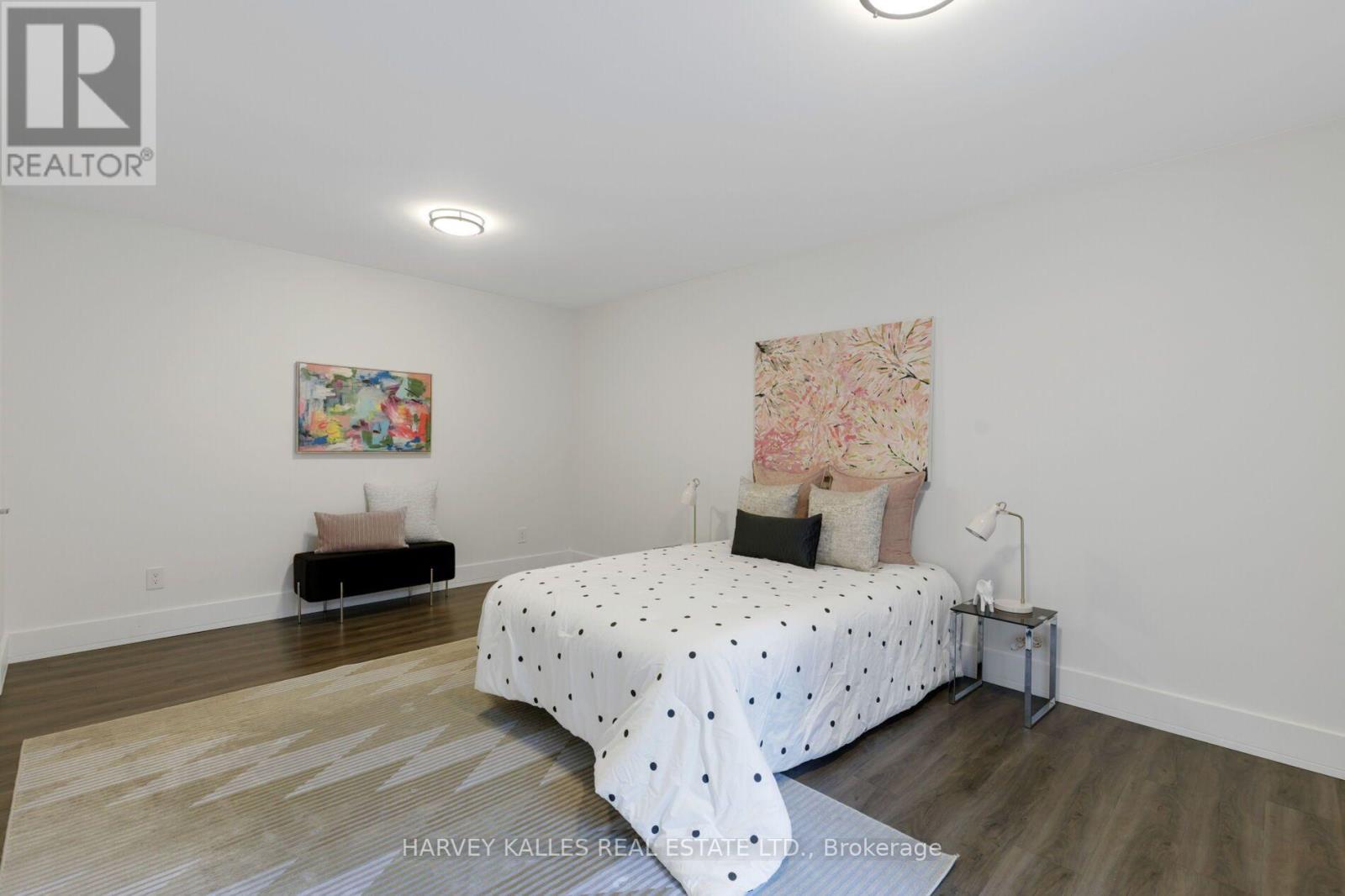 16 GRAYSTONE GARDENS