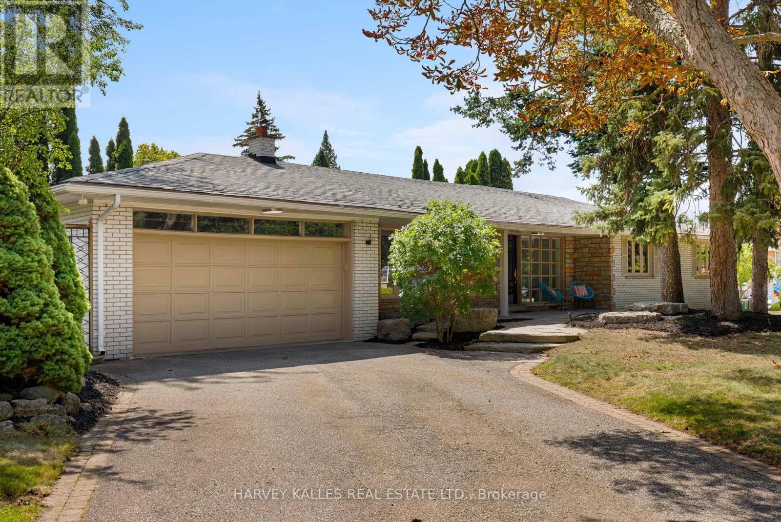 215 Edenbridge Drive Toronto Edenbridge Humber Valley Ontario Ca M9a3g9 30371390