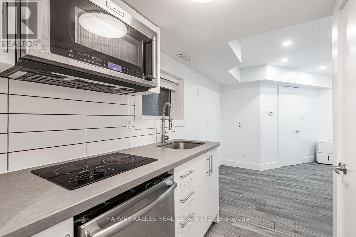 4 - 160 LANSDOWNE AVENUE