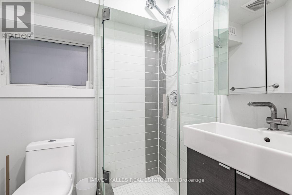 4 - 160 LANSDOWNE AVENUE
