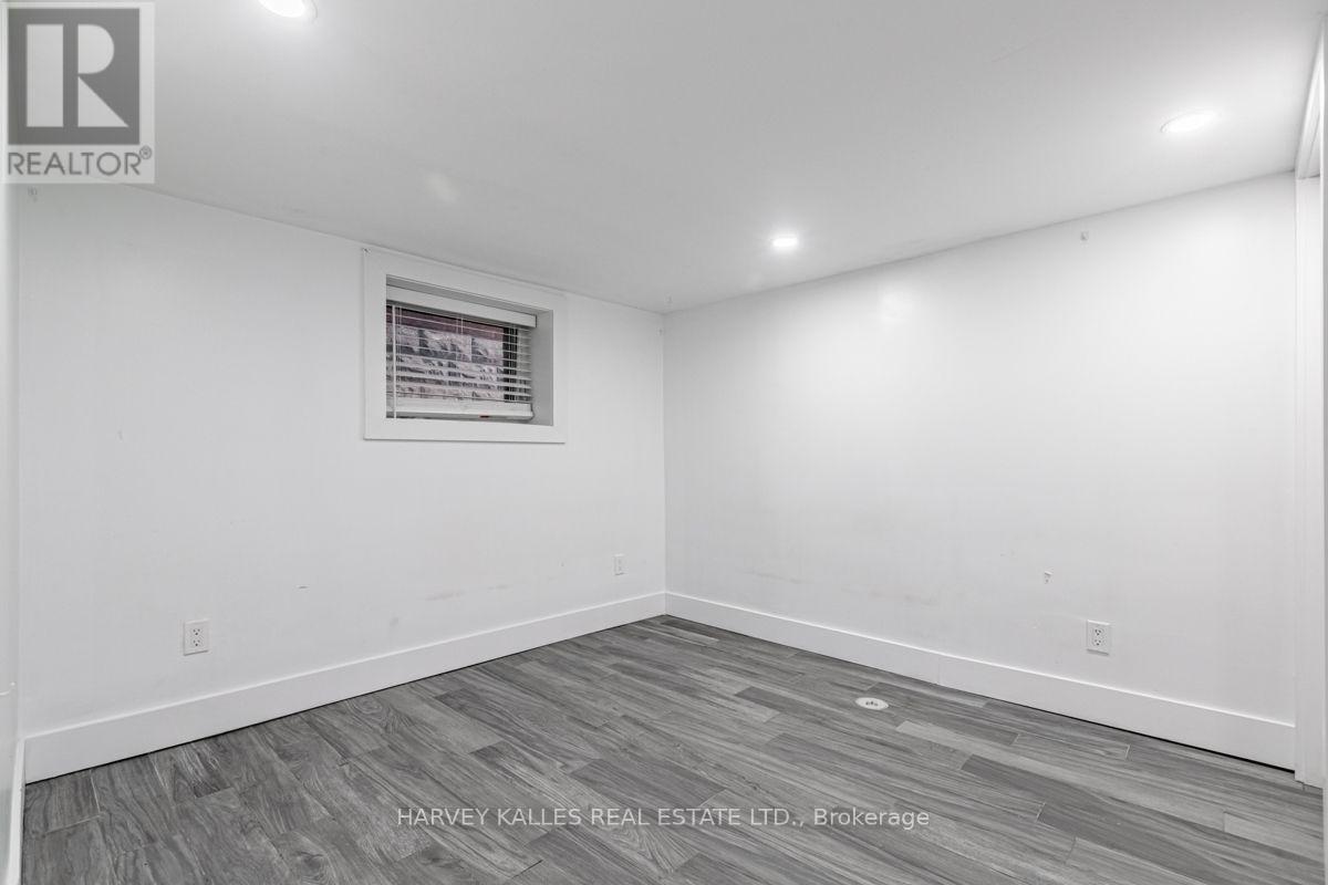4 - 160 LANSDOWNE AVENUE
