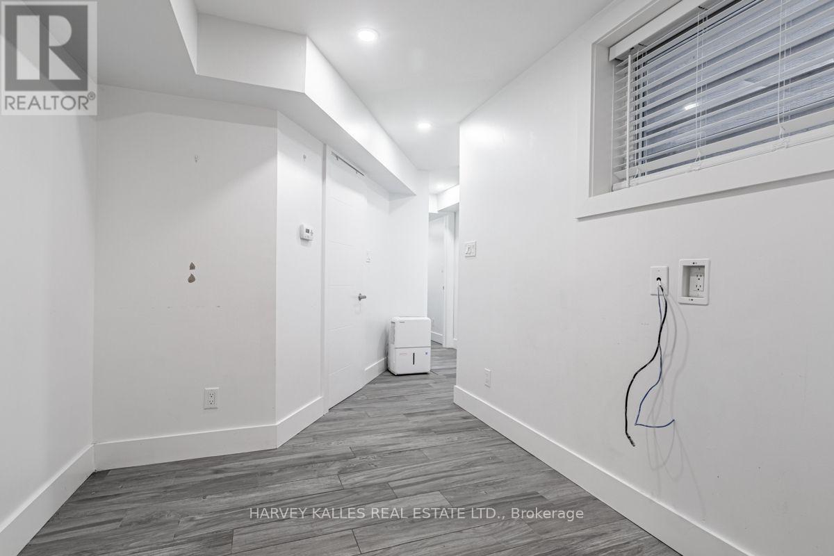 4 - 160 LANSDOWNE AVENUE