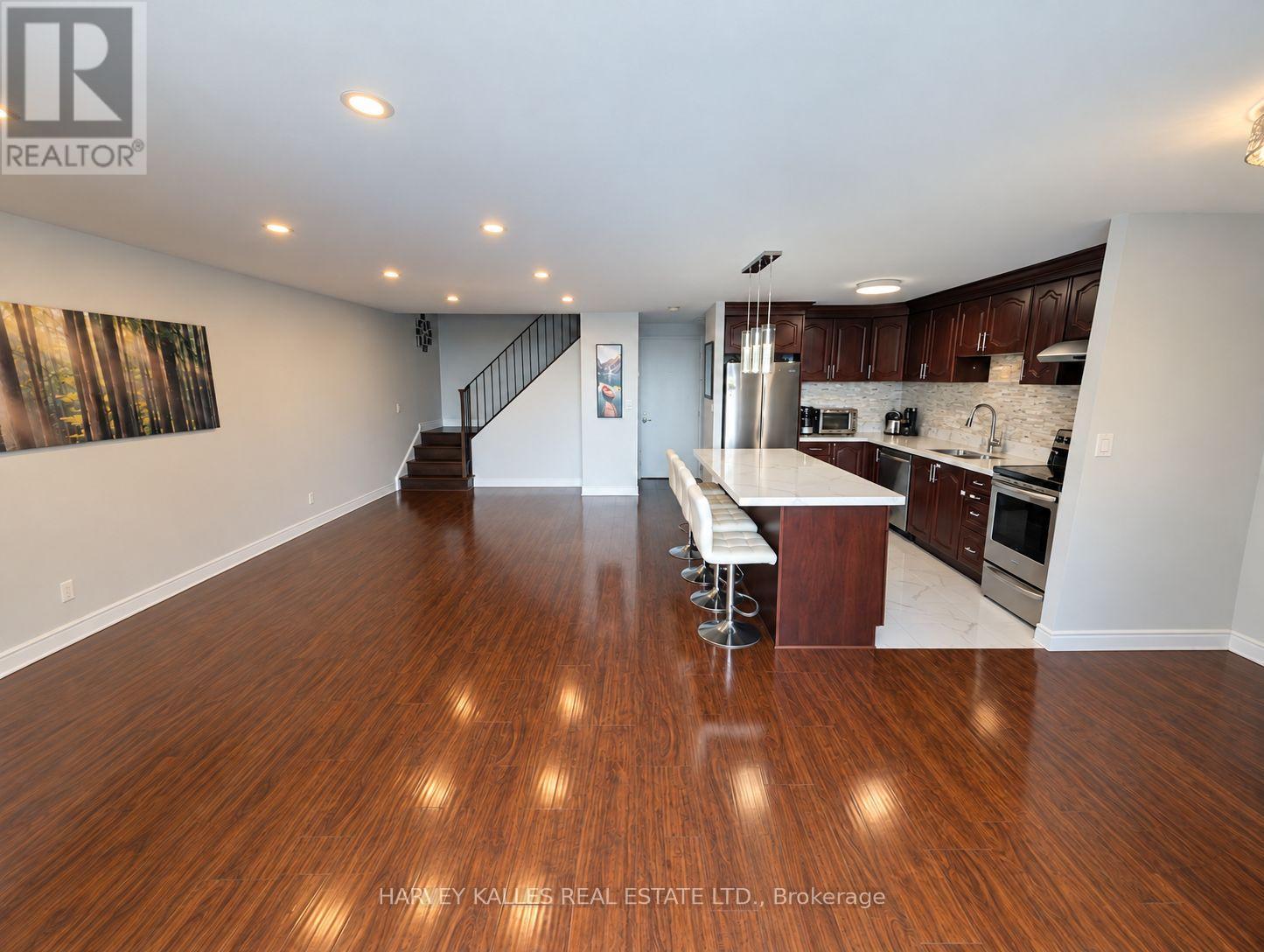 412 3025 The Credit Woodlands Drive Unit 412 Mississauga Erindale Ontario Ca L5c2v3 30408893