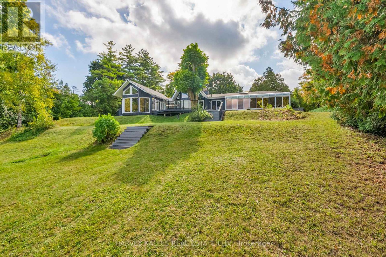 8 OAK DRIVE
