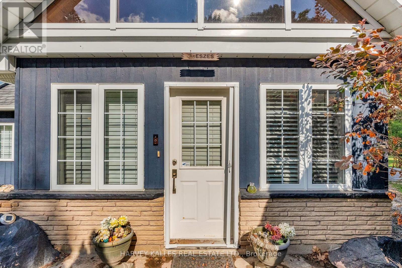 8 OAK DRIVE